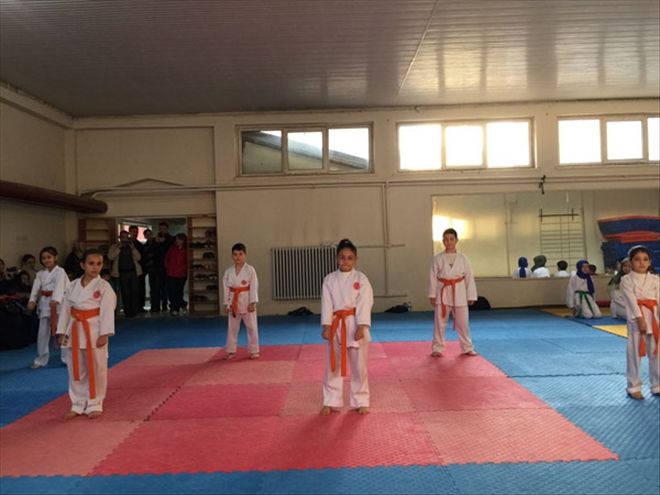 Başarılı sporcular bir üst kuşağa geçecek