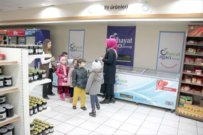 Minik öğrenciler tasarruf edip yardım etti
