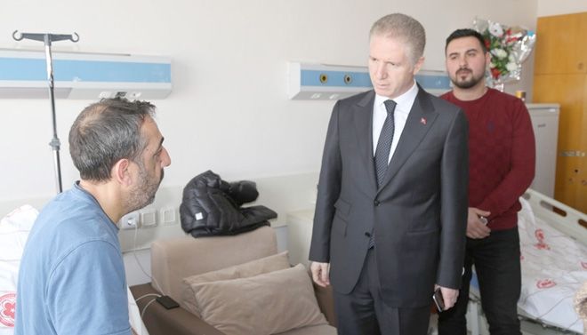 Vali Gül yaralanan polis memurunu ziyaret etti