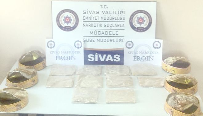 Bal kutularında 2 kilogram eroin ele geçirildi