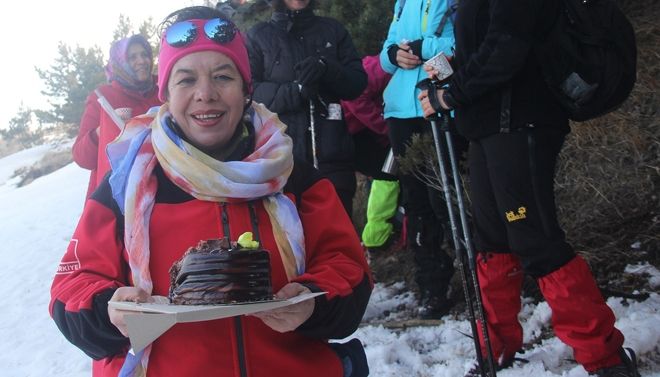 1500 metre yükseklikte doğum günü sürprizi