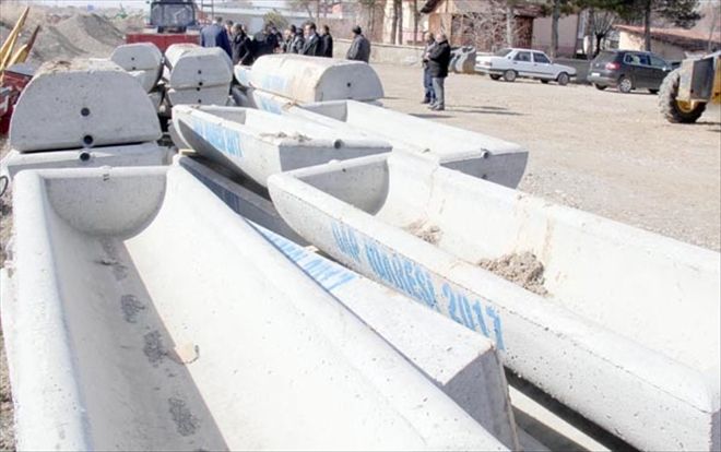 Hafik´te 50 hayvan sulağı dağıtıldı