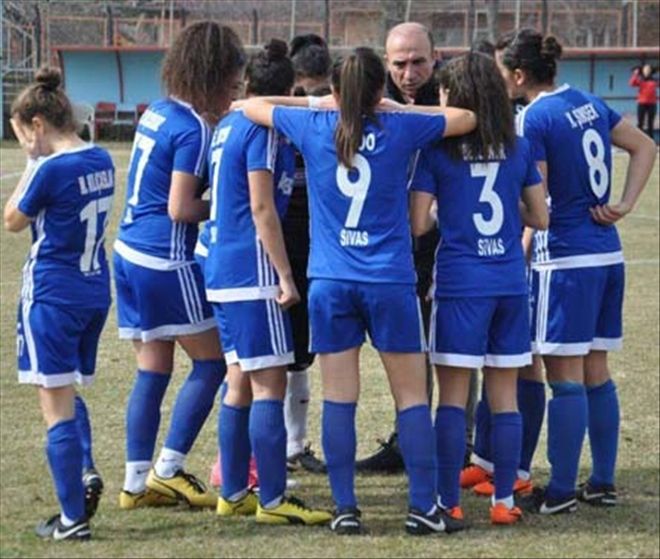 Kızlar ligi galibiyetle bitirdi