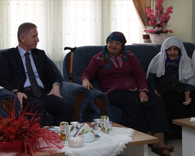 YAŞLILARIMIZ BİZİM  BAŞ TACIMIZDIR