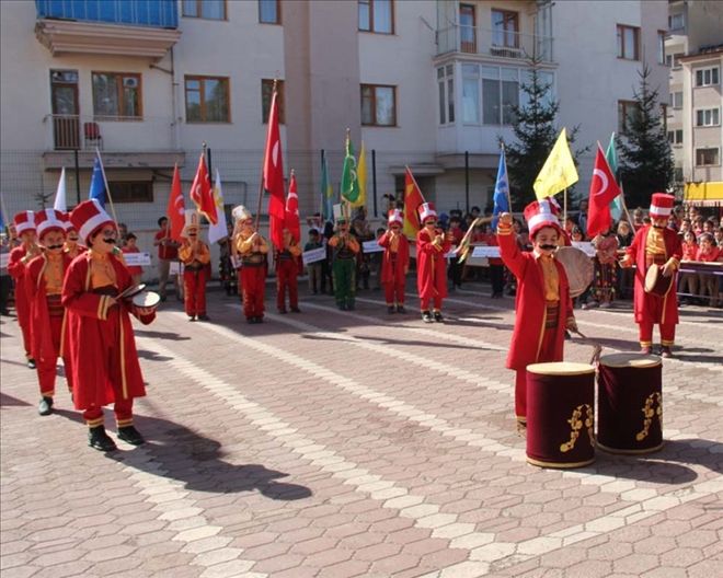 Sivas´ta öğrenciler nevruzu kutladı