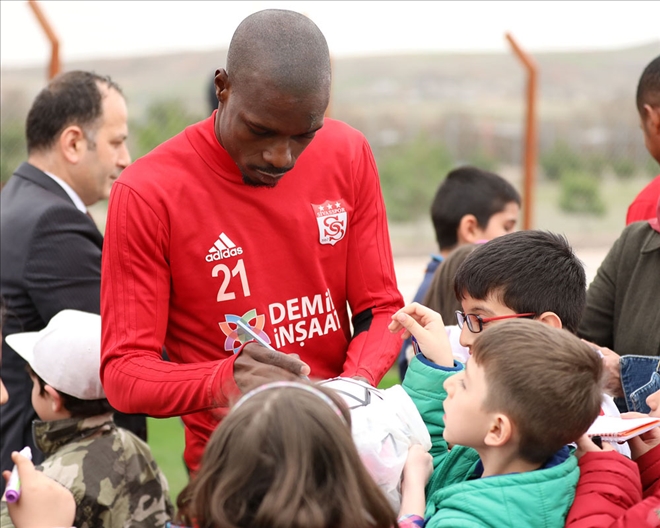 Minik Yiğidolar´dan Sivasspor´a ziyaret