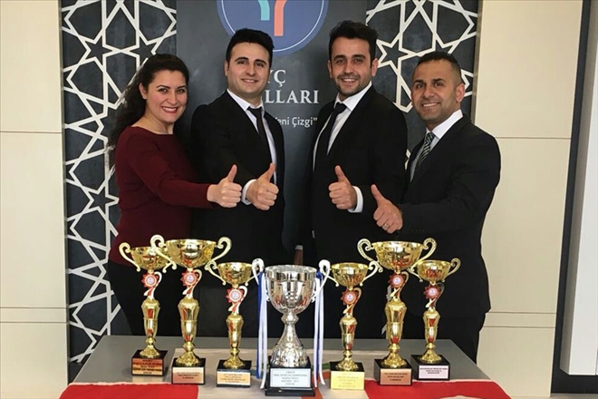 AYÇ yüzme takımını, okul yönetimi kutladı