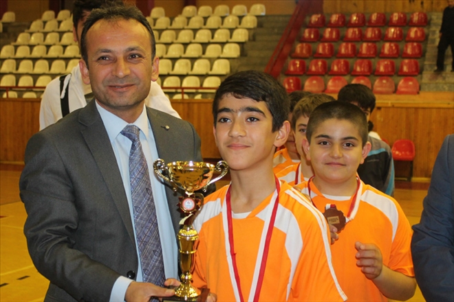 TENİSTE ŞAMPİYONLAR BELLİ OLDU