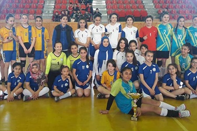 Küçükler hentbol sonuçlandı