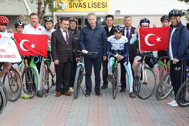 VALİ BİSİKLET SPORUNA DİKKAT ÇEKTİ
