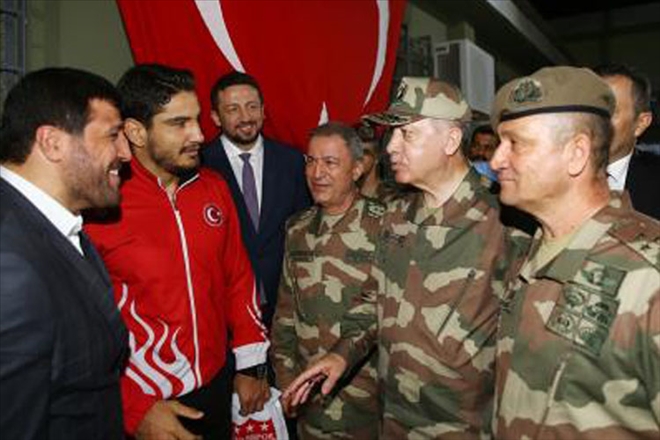 Yiğidolar´dan sınırdaki askerlere sürpriz