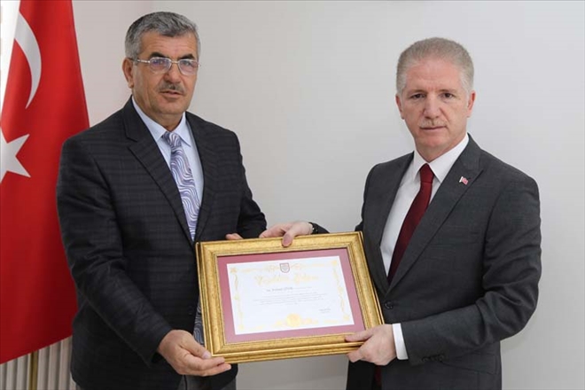 Vali Gül´den encümen üyelerine teşekkür belgesi 
