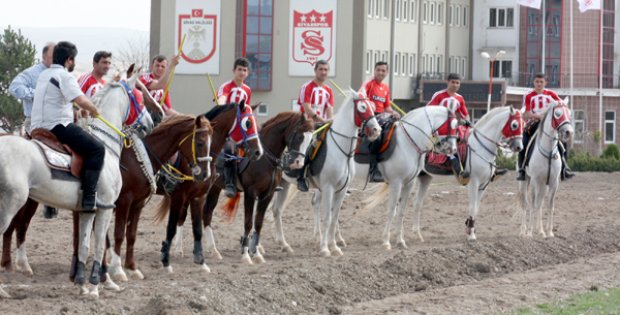 Atlı Cirit İlgi Gördü