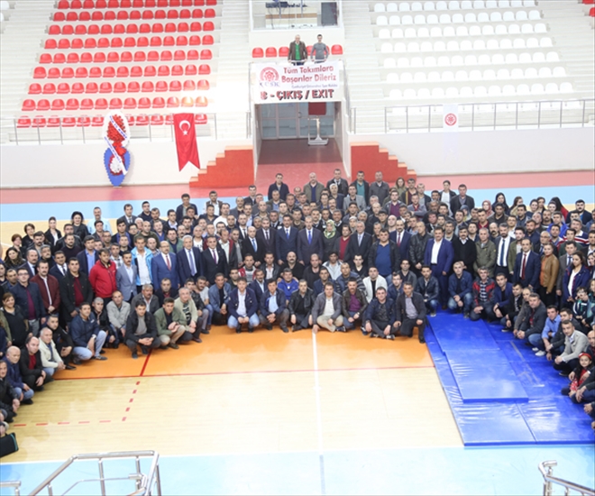 REKTÖR, KADROYA GEÇEN İŞÇİLERİN  SEVİNCİNE ORTAK OLDU