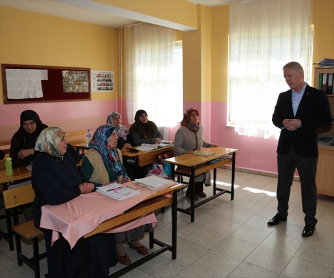 Vali Gül´den, kursa ziyaret