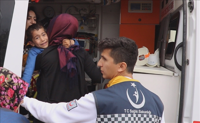 Otomobil çarpan çocuk ambulansa binmek istemedi 