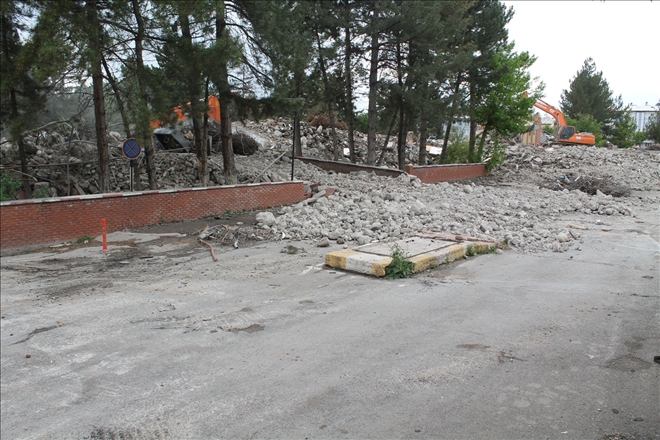 MAHKEME DUR´ DEDİ