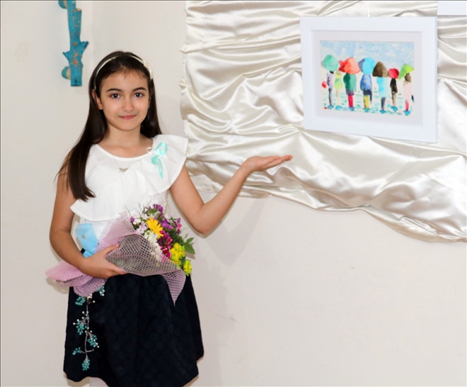 9 yaşında ilk resim sergisini açtı 