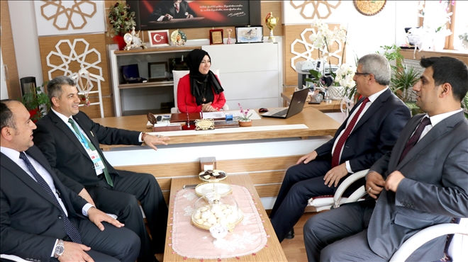 Öğretmenlerin sorunlarını dinledi
