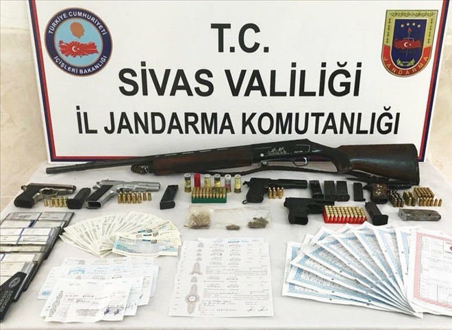 Jandarmadan tefecilere operasyon: 12 gözaltı 
