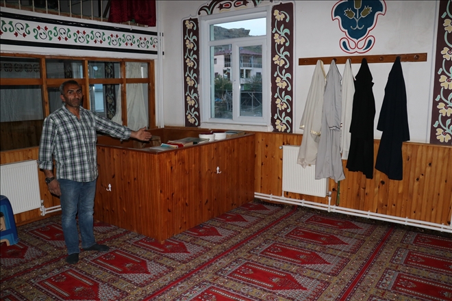 Cemaatle namaza hasret kaldılar 
