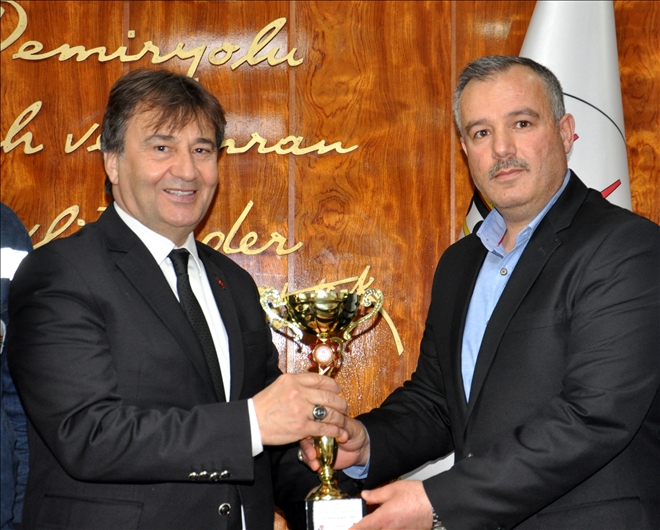 Masa Tenisi takımı, müdürü ziyaret etti