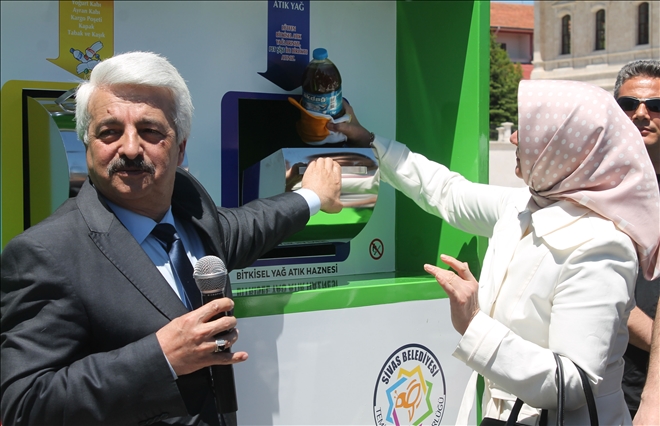 SIFIR ATIK KONTEYNERLERİ TANITILDI