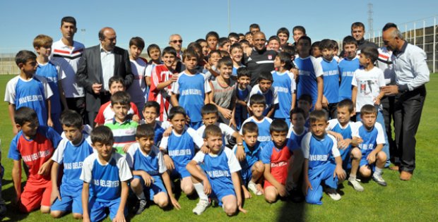 Öğrencilerden Sevgi Seli