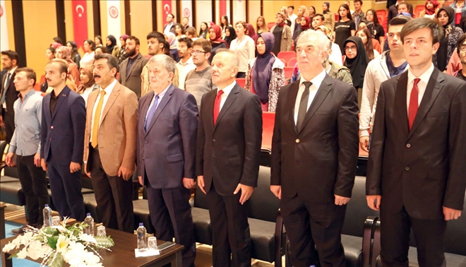  Toparlı, Türkçenin bayrağını Sivas´ta dalgalandırıyoruz