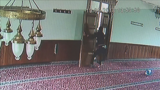 CAMİLERE ÇİRKİN SALDIRI 