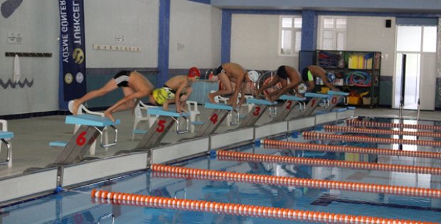 Sivaslı Sporcular Turkcell İle Kulaç Atacak