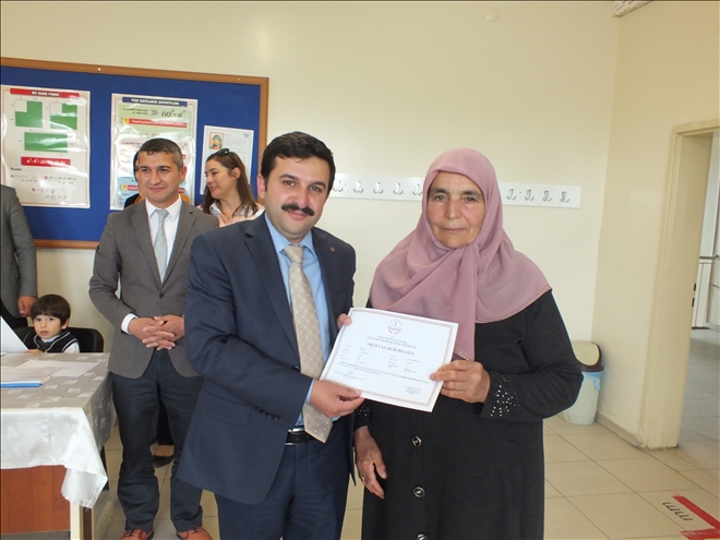 Kursiyerler belgelerini aldı