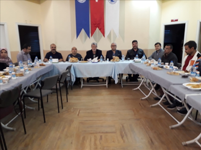 Görme engelliler iftarda buluştu