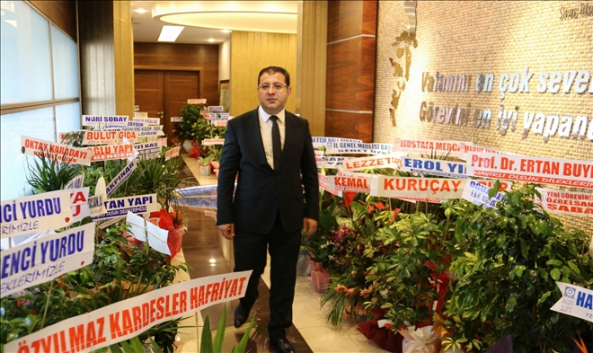 Çiçeklerin geliri şehit ailelerine bağışlandı      