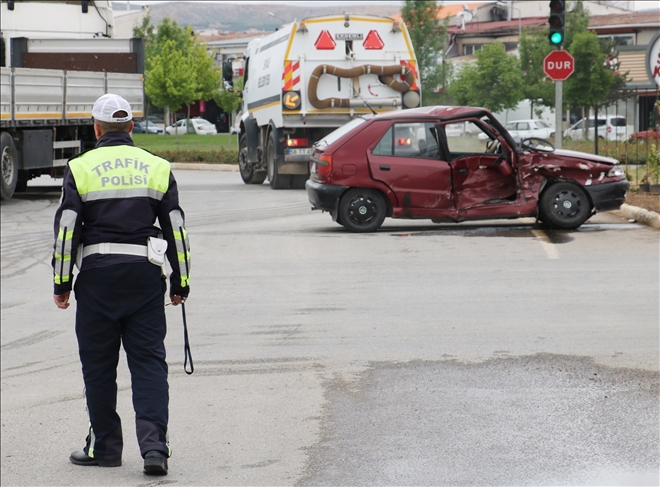 1´i polis 2 kişi yaralandı