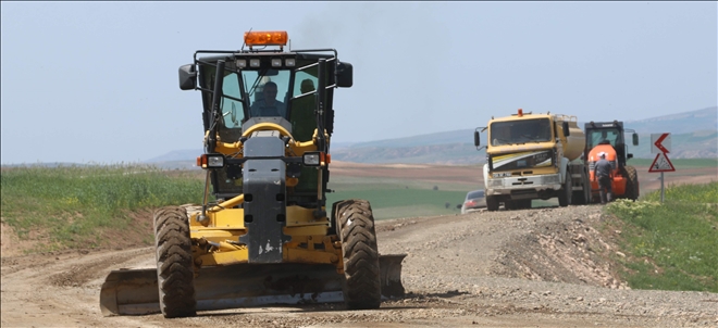 Yol çalışmaları aralıksız sürüyor