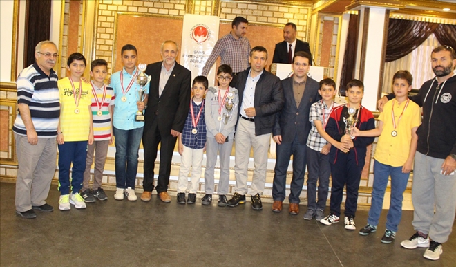 ÖNCE KUPA ALDILAR  SONRA İFTAR YAPTILAR