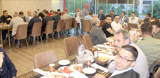 Meslekteki 32. yılını iftarla kutladı