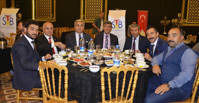 Borsa üyeleri iftarda bir araya geldi