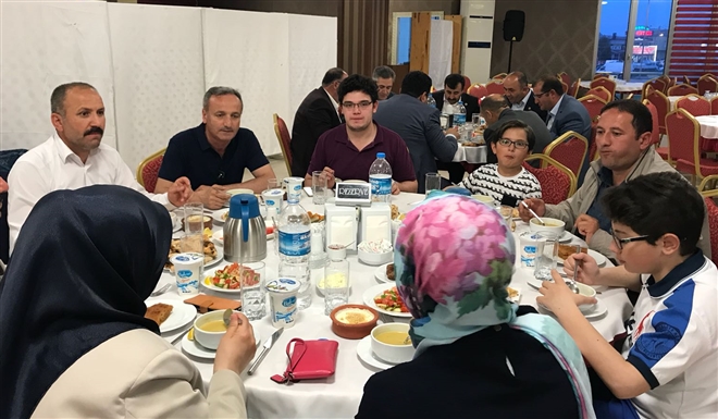 HİZMET BAYRAĞINI  DEVRALDIK   
