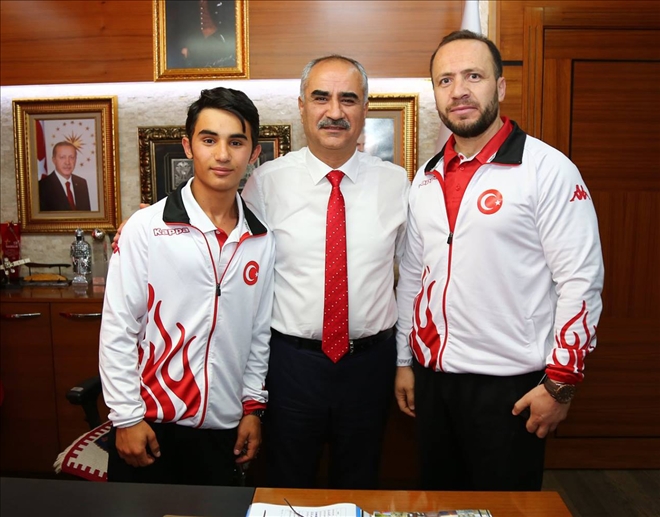 Başarılı sporcu Başkan´ı ziyaret etti