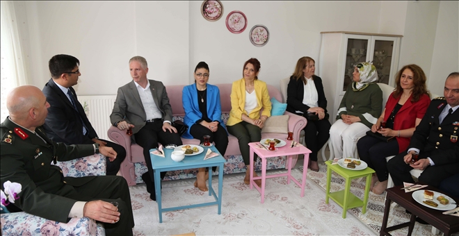 GÜL ÇİFTİNDEN  BAYRAM ZİYARETİ