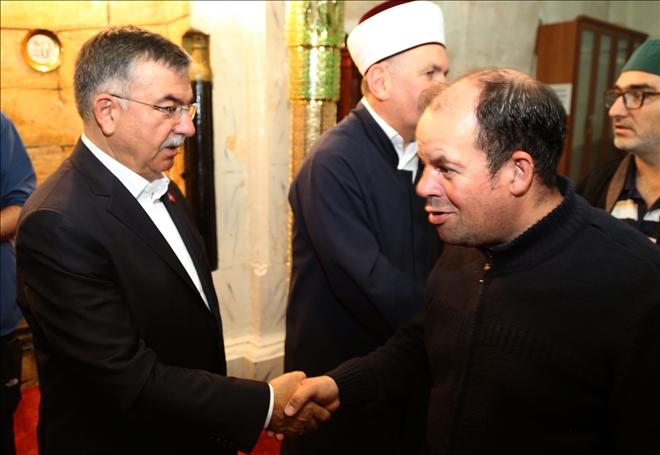 BAKAN YILMAZ  SİVASLILARLA  BAYRAMLAŞTI