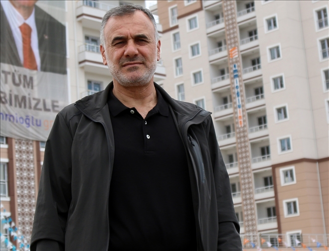 20 ÇALIŞANINA  EV HEDİYE ETTİ