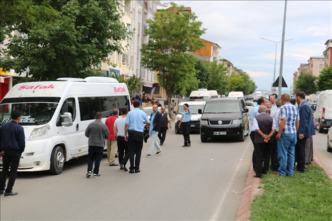  Minibüsün çarptığı çocuk metrelerce sürüklendi 