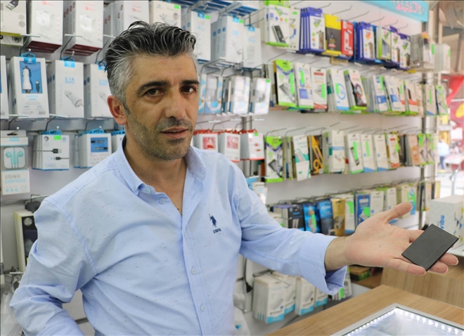 Şişen cep telefonu bataryası patladı 