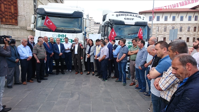 İHH´dan Afrin´e 2 tır gıda yardımı