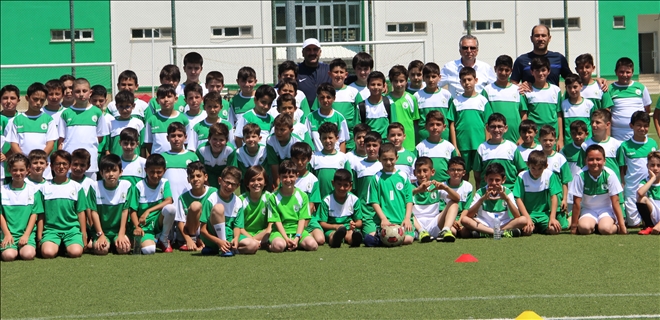 Minikler sahaya çıktı