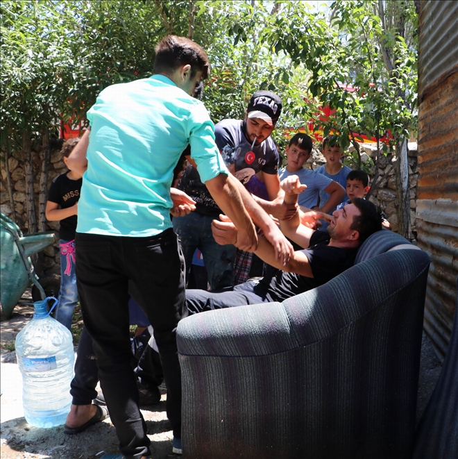 Evi yanan babayı kimse teselli edemedi 