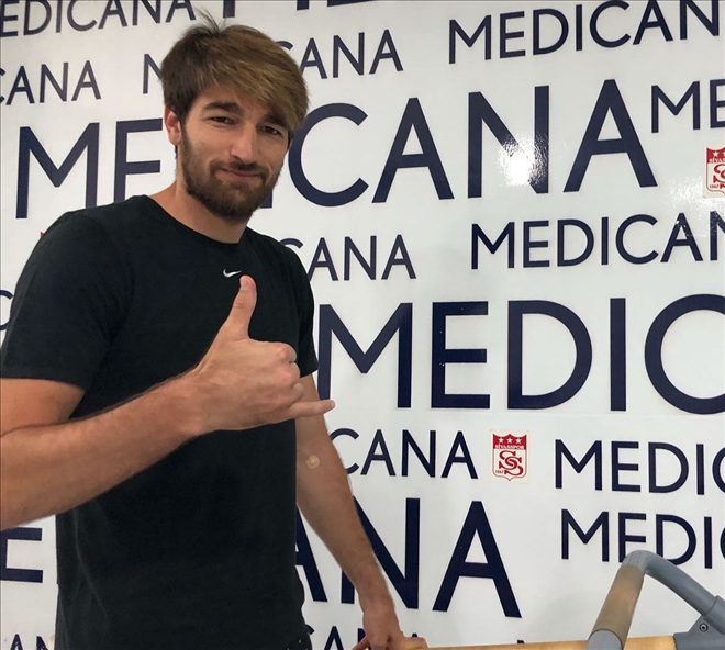 Kaleci Tolga, turp gibi çıktı